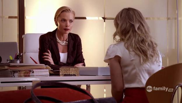 DailyDuff-dot-Org_BeautyAndtheBriefcase_Captures02074.jpg
