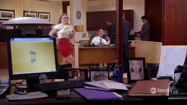 DailyDuff-dot-Org_BeautyAndtheBriefcase_Captures02105.jpg