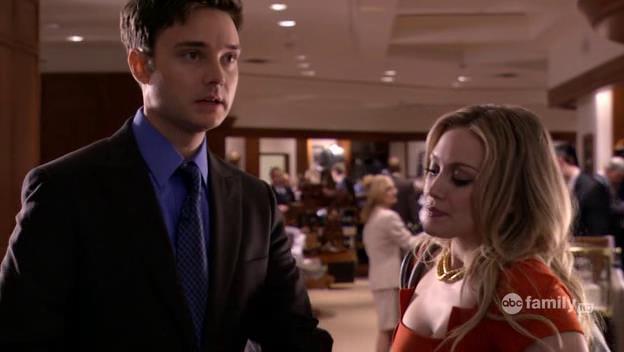 DailyDuff-dot-Org_BeautyAndtheBriefcase_Captures03003.jpg