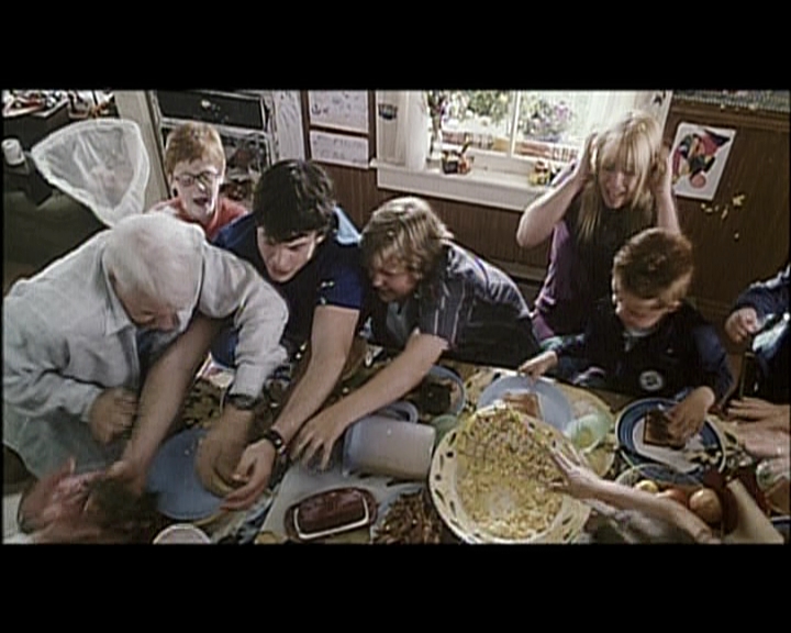 DailyDuff_dot_nl-CheaperByTheDozen-Featurette-FrogsAndEggs0399.jpg