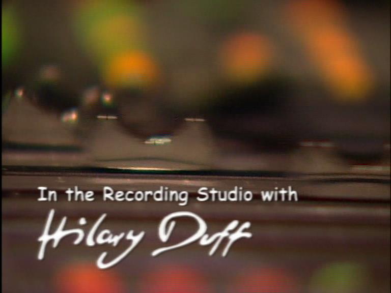 DailyDuff-dot-Org_LizzieMcGuireTheMovie-InDeOpnamestudioMetHilary_Captures00001.jpg