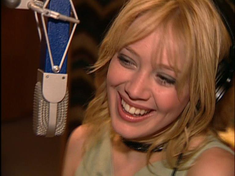 DailyDuff-dot-Org_LizzieMcGuireTheMovie-InDeOpnamestudioMetHilary_Captures00006.jpg