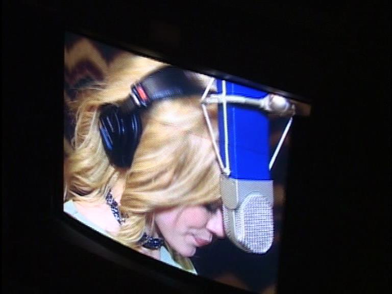 DailyDuff-dot-Org_LizzieMcGuireTheMovie-InDeOpnamestudioMetHilary_Captures00008.jpg