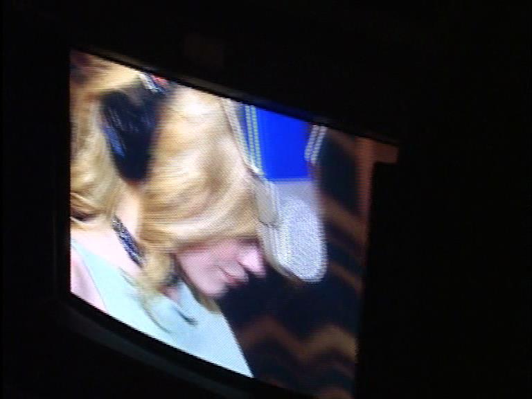 DailyDuff-dot-Org_LizzieMcGuireTheMovie-InDeOpnamestudioMetHilary_Captures00009.jpg