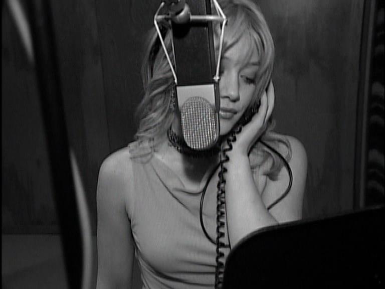 DailyDuff-dot-Org_LizzieMcGuireTheMovie-InDeOpnamestudioMetHilary_Captures00010.jpg