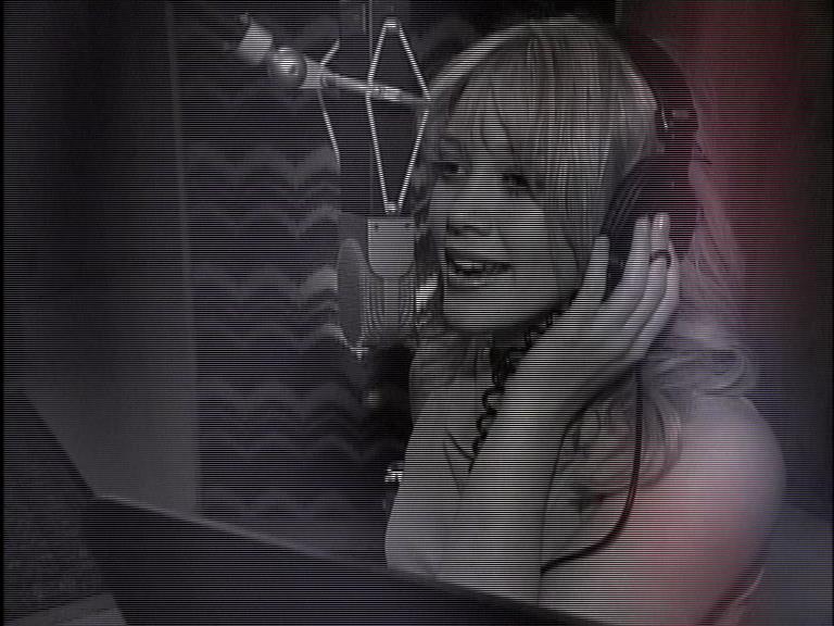 DailyDuff-dot-Org_LizzieMcGuireTheMovie-InDeOpnamestudioMetHilary_Captures00014.jpg