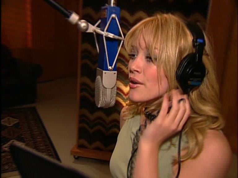 DailyDuff-dot-Org_LizzieMcGuireTheMovie-InDeOpnamestudioMetHilary_Captures00018.jpg