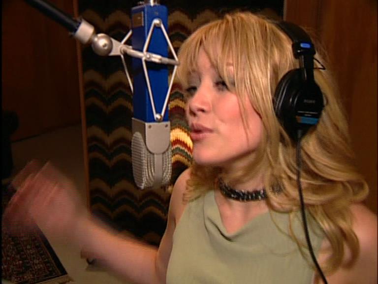 DailyDuff-dot-Org_LizzieMcGuireTheMovie-InDeOpnamestudioMetHilary_Captures00019.jpg