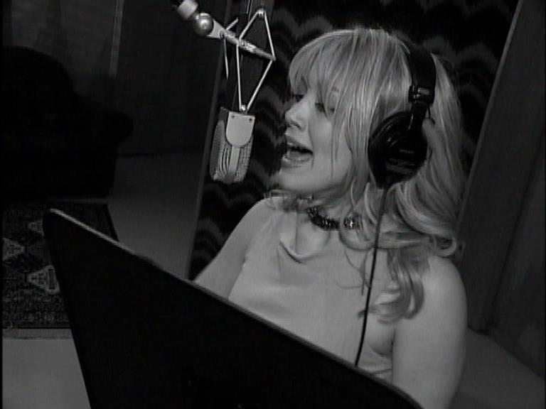 DailyDuff-dot-Org_LizzieMcGuireTheMovie-InDeOpnamestudioMetHilary_Captures00022.jpg
