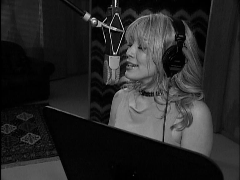 DailyDuff-dot-Org_LizzieMcGuireTheMovie-InDeOpnamestudioMetHilary_Captures00023.jpg