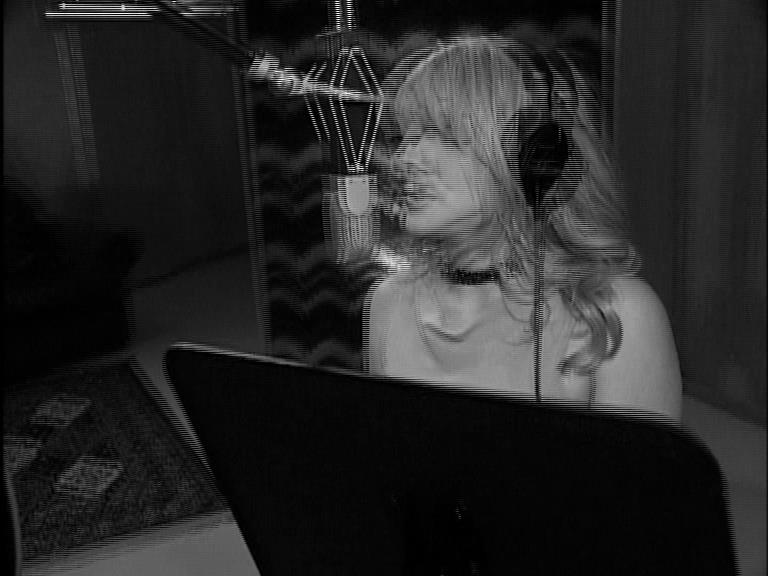 DailyDuff-dot-Org_LizzieMcGuireTheMovie-InDeOpnamestudioMetHilary_Captures00024.jpg