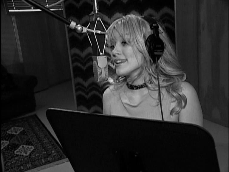 DailyDuff-dot-Org_LizzieMcGuireTheMovie-InDeOpnamestudioMetHilary_Captures00025.jpg