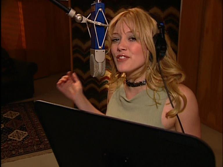 DailyDuff-dot-Org_LizzieMcGuireTheMovie-InDeOpnamestudioMetHilary_Captures00030.jpg