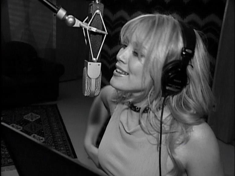 DailyDuff-dot-Org_LizzieMcGuireTheMovie-InDeOpnamestudioMetHilary_Captures00037.jpg