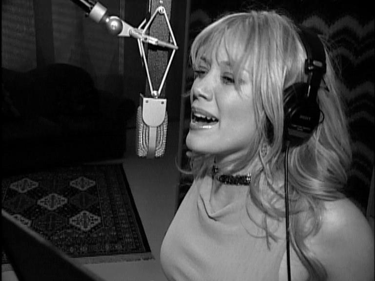 DailyDuff-dot-Org_LizzieMcGuireTheMovie-InDeOpnamestudioMetHilary_Captures00038.jpg
