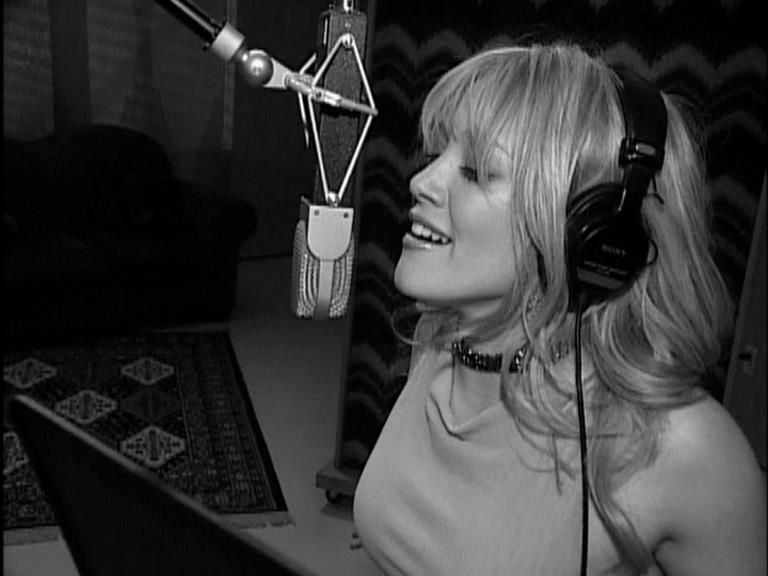 DailyDuff-dot-Org_LizzieMcGuireTheMovie-InDeOpnamestudioMetHilary_Captures00039.jpg
