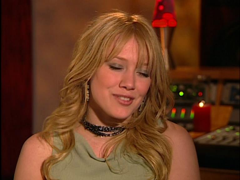 DailyDuff-dot-Org_LizzieMcGuireTheMovie-InDeOpnamestudioMetHilary_Captures00042.jpg