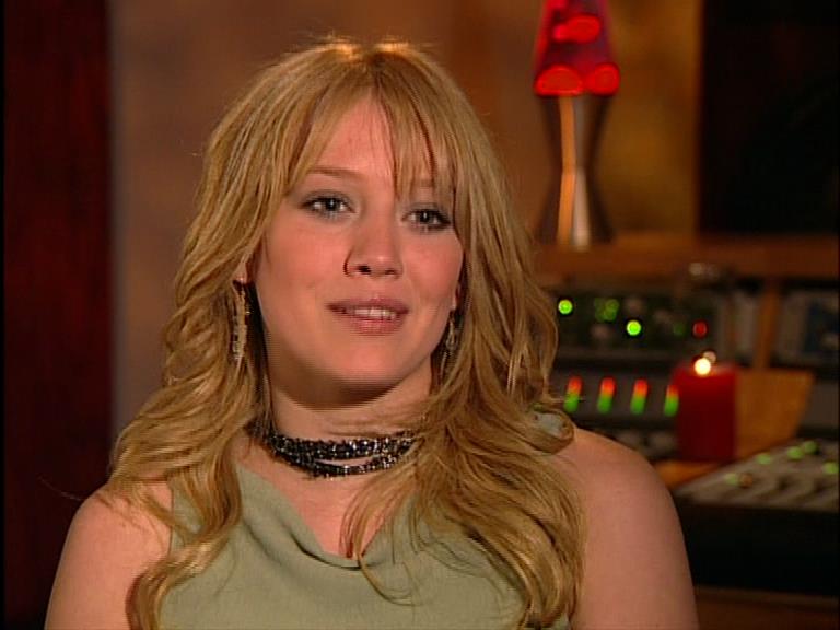 DailyDuff-dot-Org_LizzieMcGuireTheMovie-InDeOpnamestudioMetHilary_Captures00044.jpg