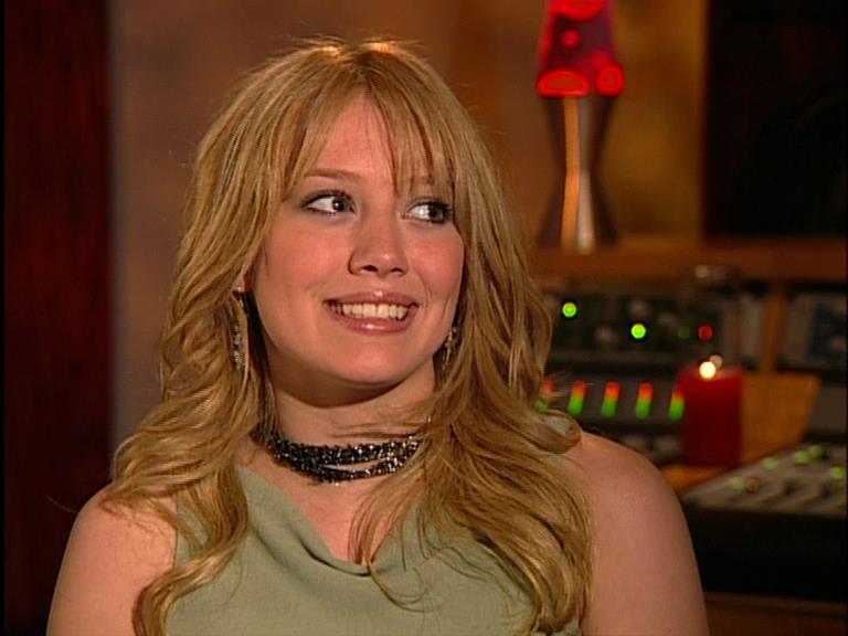 DailyDuff-dot-Org_LizzieMcGuireTheMovie-InDeOpnamestudioMetHilary_Captures00045.jpg