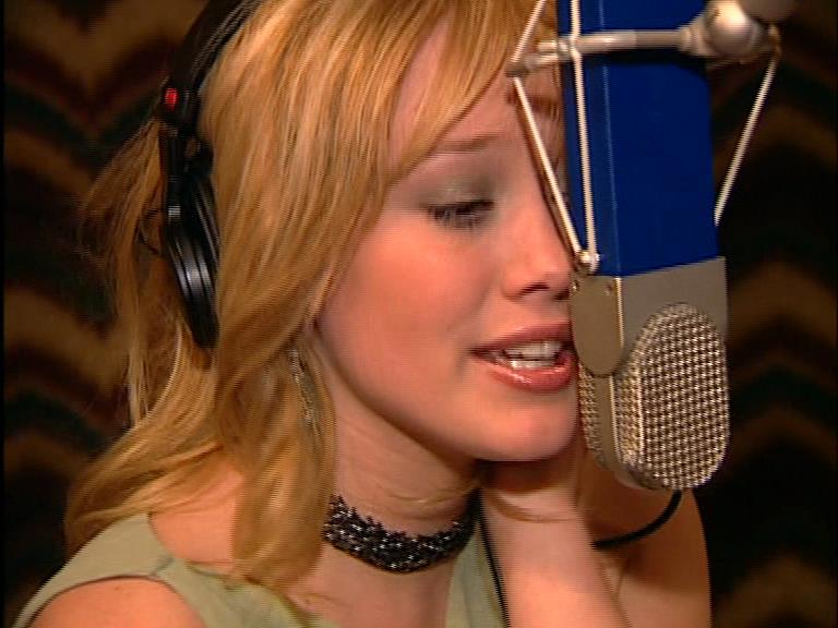 DailyDuff-dot-Org_LizzieMcGuireTheMovie-InDeOpnamestudioMetHilary_Captures00051.jpg