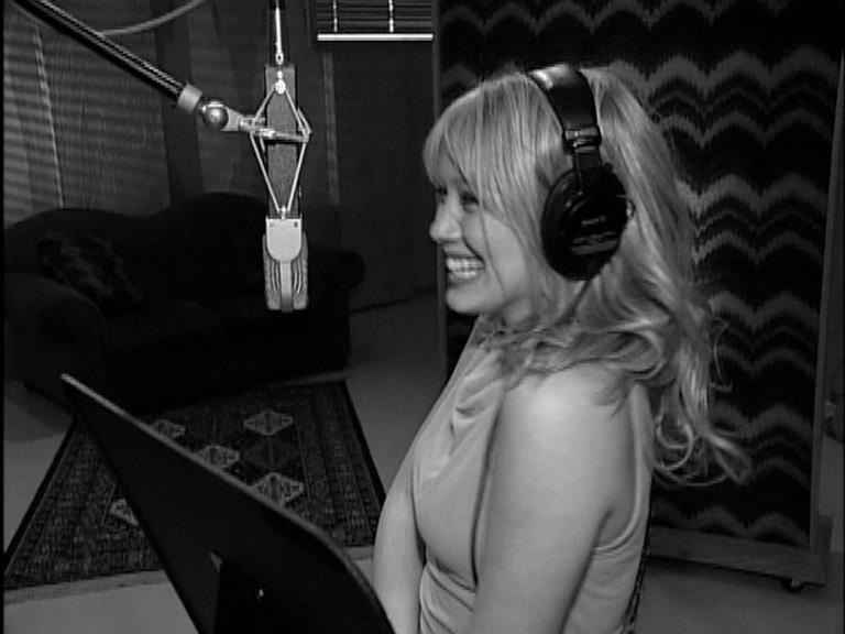 DailyDuff-dot-Org_LizzieMcGuireTheMovie-InDeOpnamestudioMetHilary_Captures00059.jpg