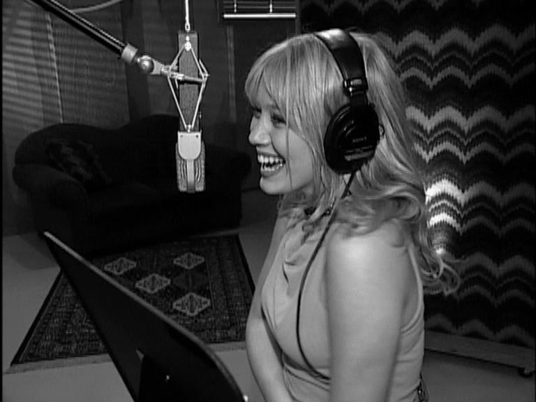 DailyDuff-dot-Org_LizzieMcGuireTheMovie-InDeOpnamestudioMetHilary_Captures00060.jpg
