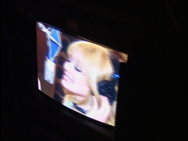 DailyDuff-dot-Org_LizzieMcGuireTheMovie-InDeOpnamestudioMetHilary_Captures00062.jpg