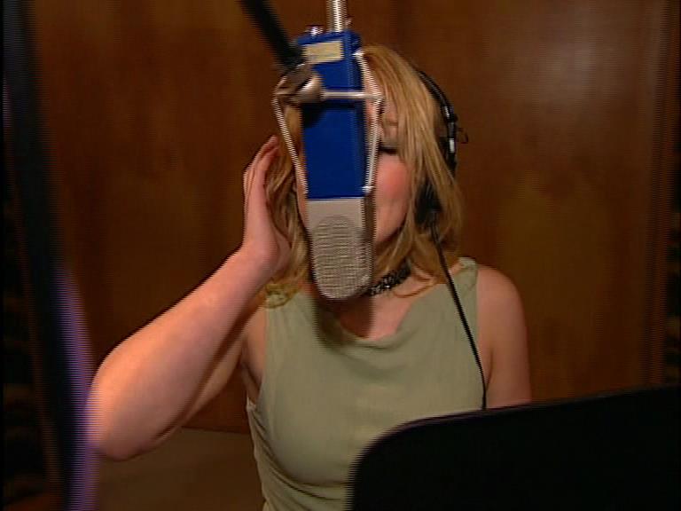 DailyDuff-dot-Org_LizzieMcGuireTheMovie-InDeOpnamestudioMetHilary_Captures00066.jpg