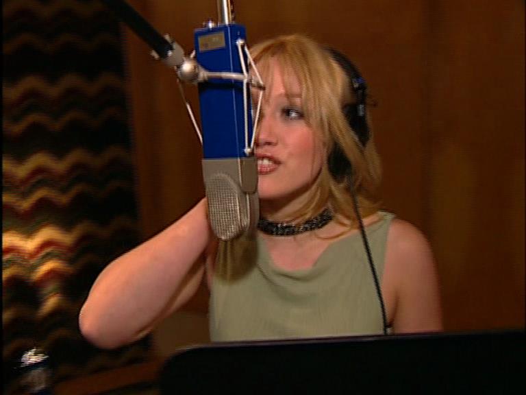 DailyDuff-dot-Org_LizzieMcGuireTheMovie-InDeOpnamestudioMetHilary_Captures00067.jpg