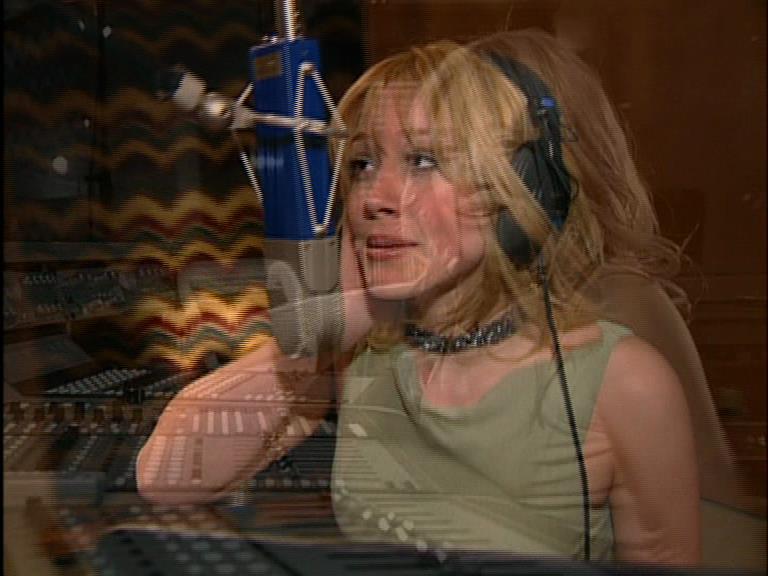 DailyDuff-dot-Org_LizzieMcGuireTheMovie-InDeOpnamestudioMetHilary_Captures00068.jpg
