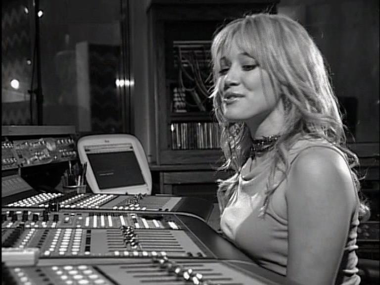 DailyDuff-dot-Org_LizzieMcGuireTheMovie-InDeOpnamestudioMetHilary_Captures00069.jpg