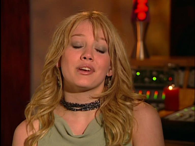 DailyDuff-dot-Org_LizzieMcGuireTheMovie-InDeOpnamestudioMetHilary_Captures00072.jpg