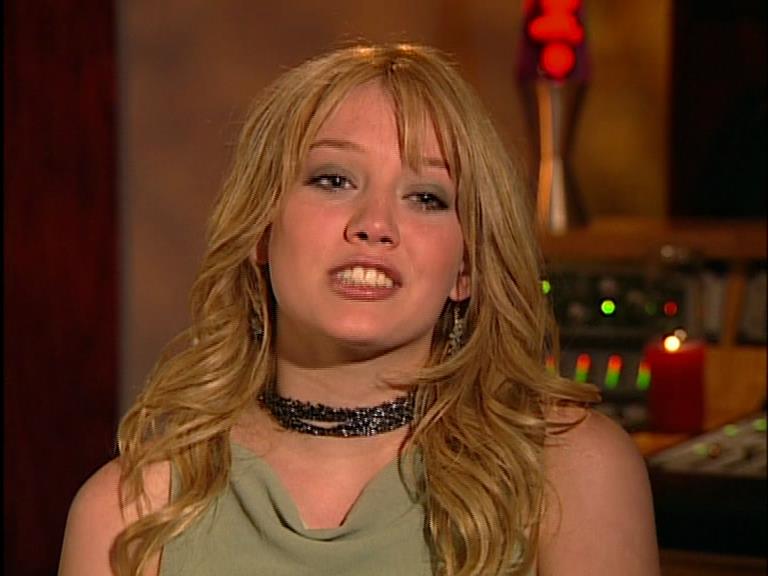 DailyDuff-dot-Org_LizzieMcGuireTheMovie-InDeOpnamestudioMetHilary_Captures00073.jpg