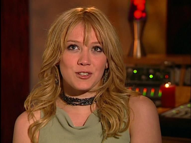 DailyDuff-dot-Org_LizzieMcGuireTheMovie-InDeOpnamestudioMetHilary_Captures00080.jpg