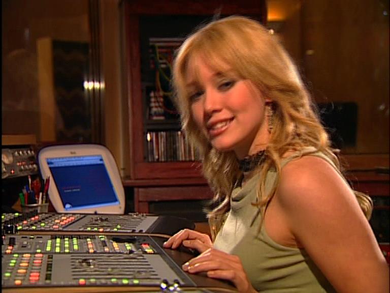DailyDuff-dot-Org_LizzieMcGuireTheMovie-InDeOpnamestudioMetHilary_Captures00084.jpg