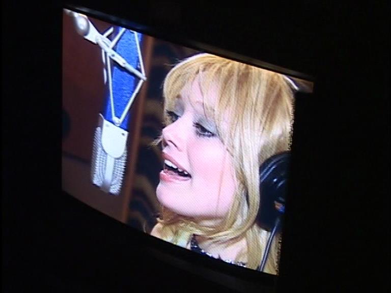 DailyDuff-dot-Org_LizzieMcGuireTheMovie-InDeOpnamestudioMetHilary_Captures00089.jpg
