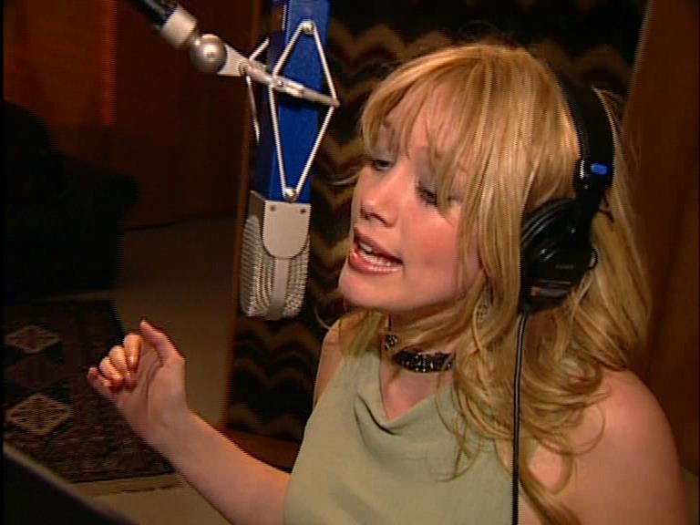 DailyDuff-dot-Org_LizzieMcGuireTheMovie-InDeOpnamestudioMetHilary_Captures00091.jpg