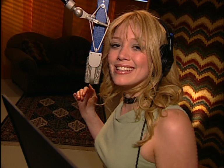 DailyDuff-dot-Org_LizzieMcGuireTheMovie-InDeOpnamestudioMetHilary_Captures00094.jpg