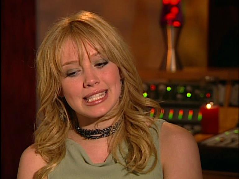 DailyDuff-dot-Org_LizzieMcGuireTheMovie-InDeOpnamestudioMetHilary_Captures00102.jpg