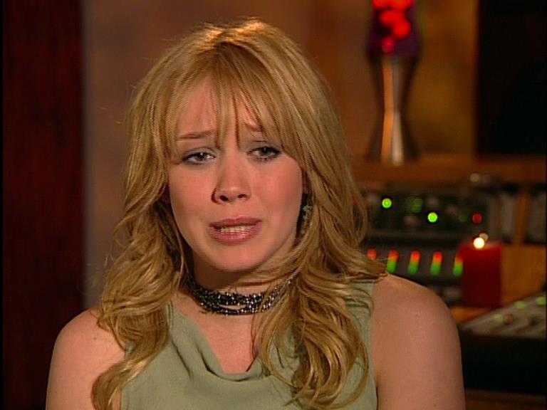 DailyDuff-dot-Org_LizzieMcGuireTheMovie-InDeOpnamestudioMetHilary_Captures00104.jpg
