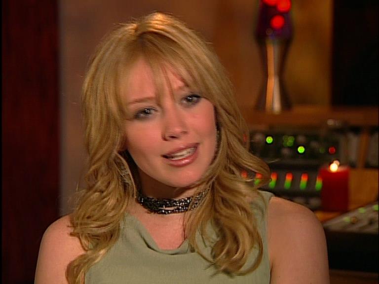 DailyDuff-dot-Org_LizzieMcGuireTheMovie-InDeOpnamestudioMetHilary_Captures00116.jpg