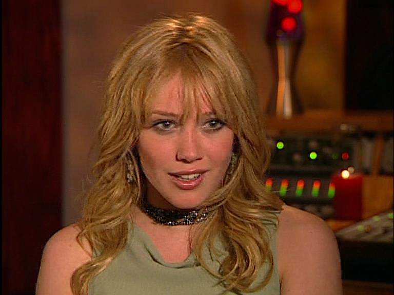 DailyDuff-dot-Org_LizzieMcGuireTheMovie-InDeOpnamestudioMetHilary_Captures00117.jpg