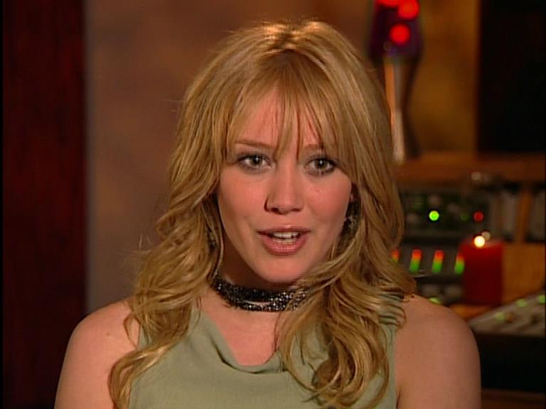 DailyDuff-dot-Org_LizzieMcGuireTheMovie-InDeOpnamestudioMetHilary_Captures00118.jpg