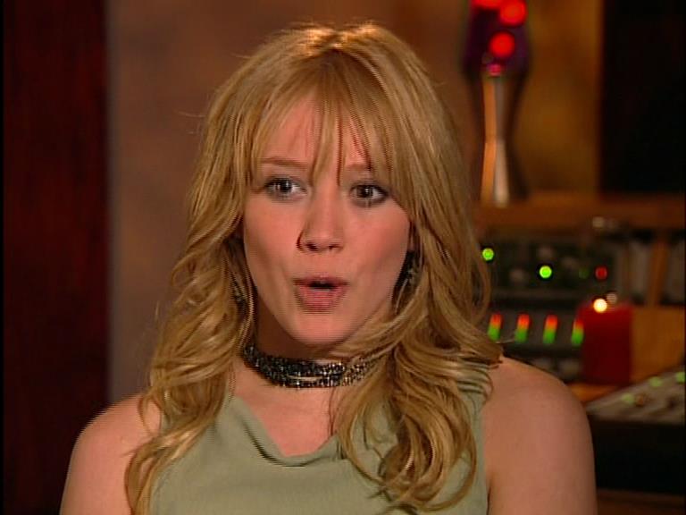 DailyDuff-dot-Org_LizzieMcGuireTheMovie-InDeOpnamestudioMetHilary_Captures00119.jpg