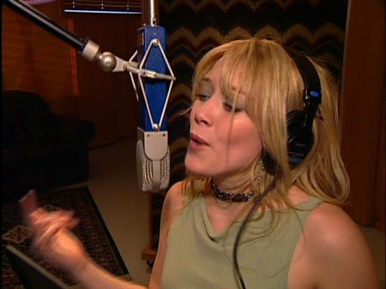 DailyDuff-dot-Org_LizzieMcGuireTheMovie-InDeOpnamestudioMetHilary_Captures00122.jpg