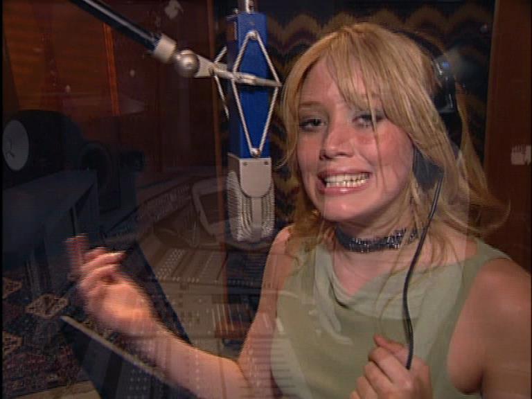 DailyDuff-dot-Org_LizzieMcGuireTheMovie-InDeOpnamestudioMetHilary_Captures00124.jpg