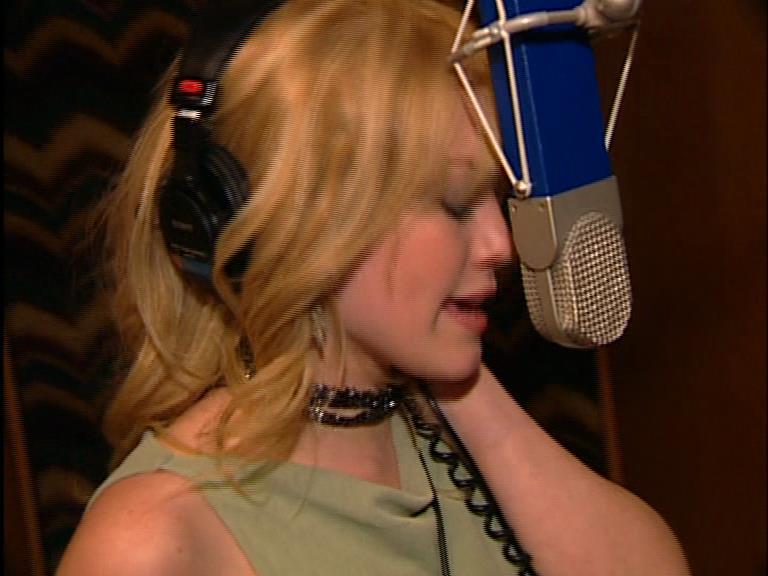 DailyDuff-dot-Org_LizzieMcGuireTheMovie-InDeOpnamestudioMetHilary_Captures00137.jpg