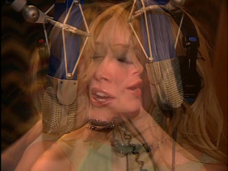 DailyDuff-dot-Org_LizzieMcGuireTheMovie-InDeOpnamestudioMetHilary_Captures00139.jpg