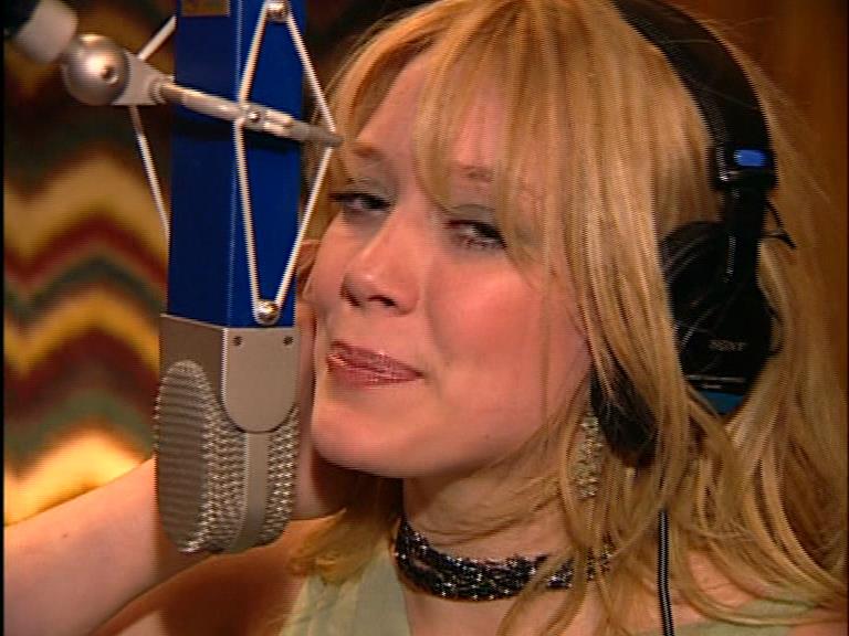 DailyDuff-dot-Org_LizzieMcGuireTheMovie-InDeOpnamestudioMetHilary_Captures00141.jpg