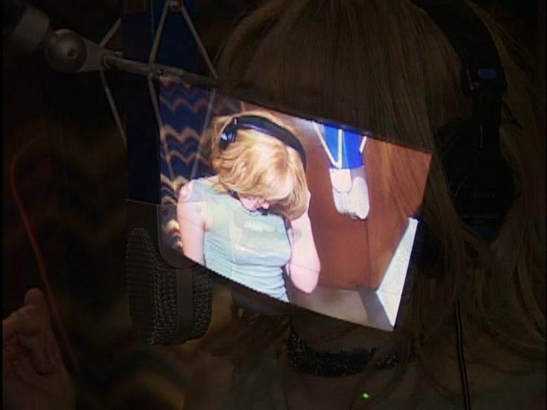DailyDuff-dot-Org_LizzieMcGuireTheMovie-InDeOpnamestudioMetHilary_Captures00146.jpg